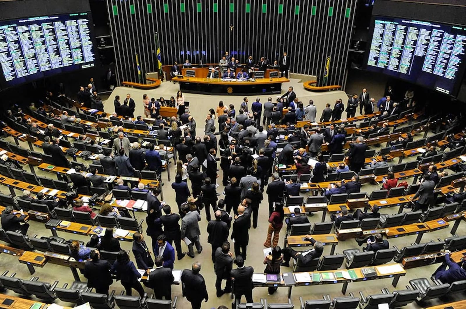 Senado aprova audiência sobre acabar com contribuição de aposentados públicos