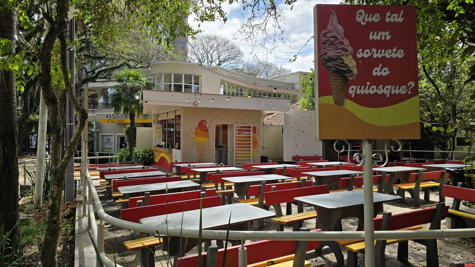 Prefeitura pode ir à Justiça para desocupar sorveteria na Praça Getúlio Vargas