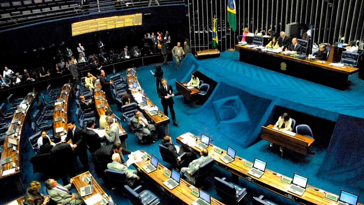 Senado aprova fim da escala 6×1 e redução da jornada de trabalho para 40 horas semanais