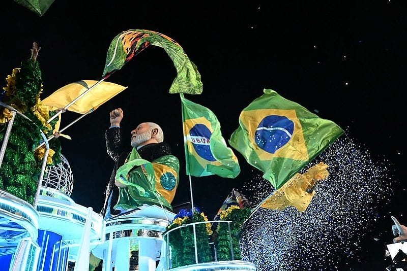 PGE rejeita punição a Lula por homenagem no Carnaval