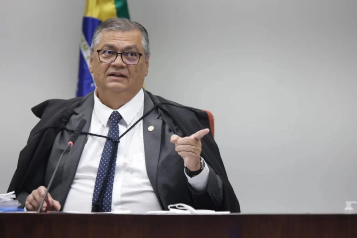 Dino questiona por que Estela Aranha recebe mais ataques que colegas do STF