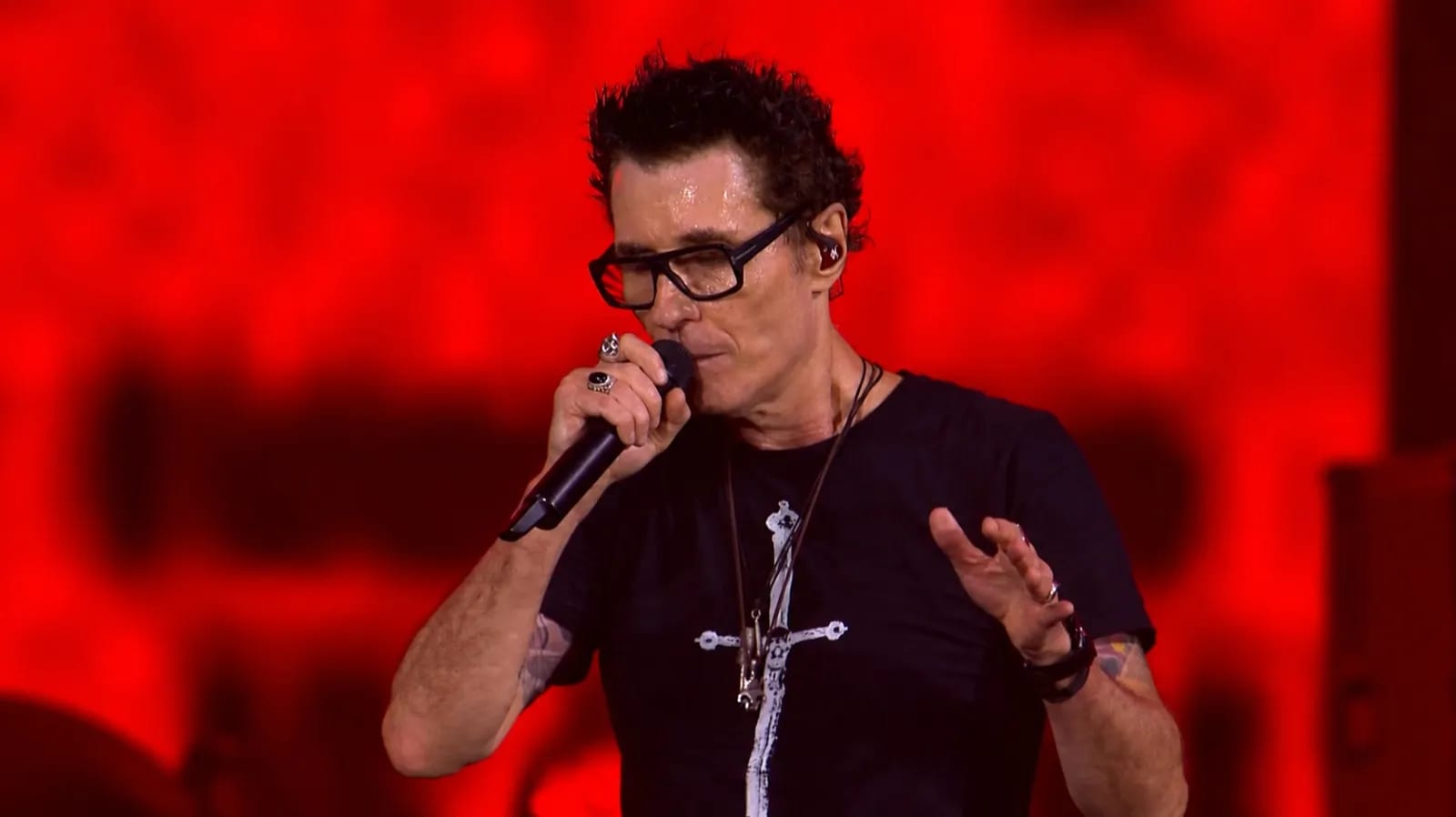 Dinho Ouro Preto, do Capital Inicial, cita Vorcaro e cobra explicações de políticos no Rock in Rio