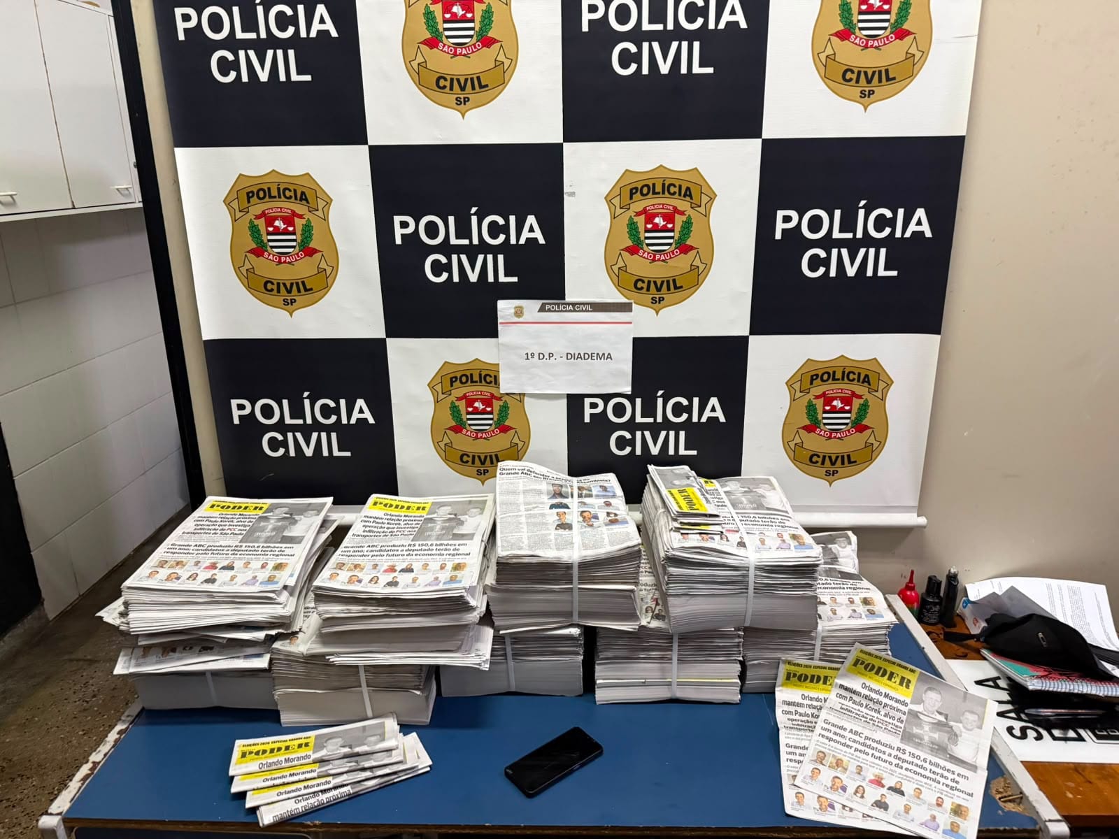 Polícia apreende jornais, Kombi e celular ligados a material contra Orlando Morando em Diadema