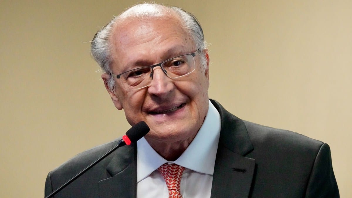 Alckmin diz que Lula mostra desenvolvimento social, econômico e sustentável