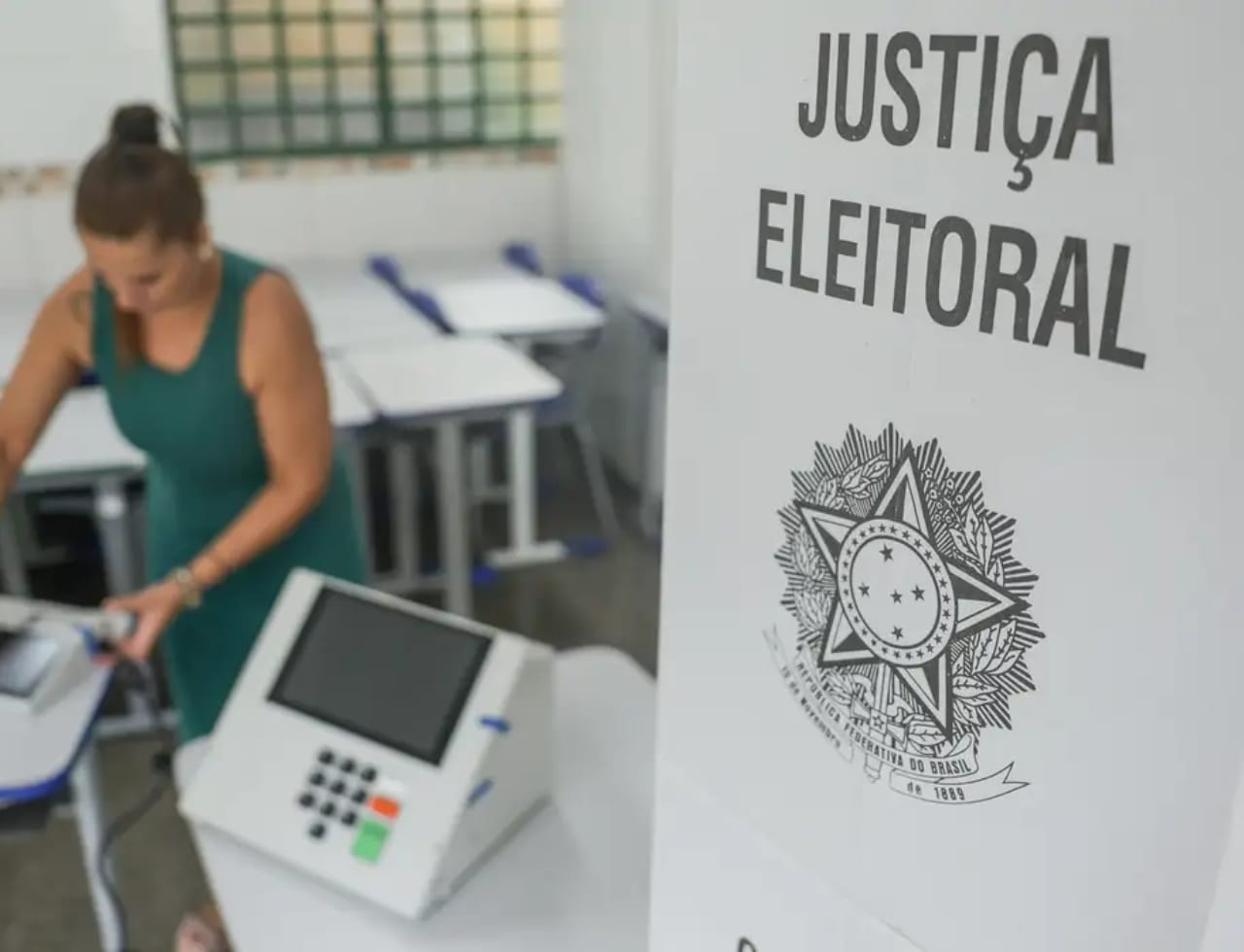 TSE troca 900 urnas eletrônicas no Brasil durante votação