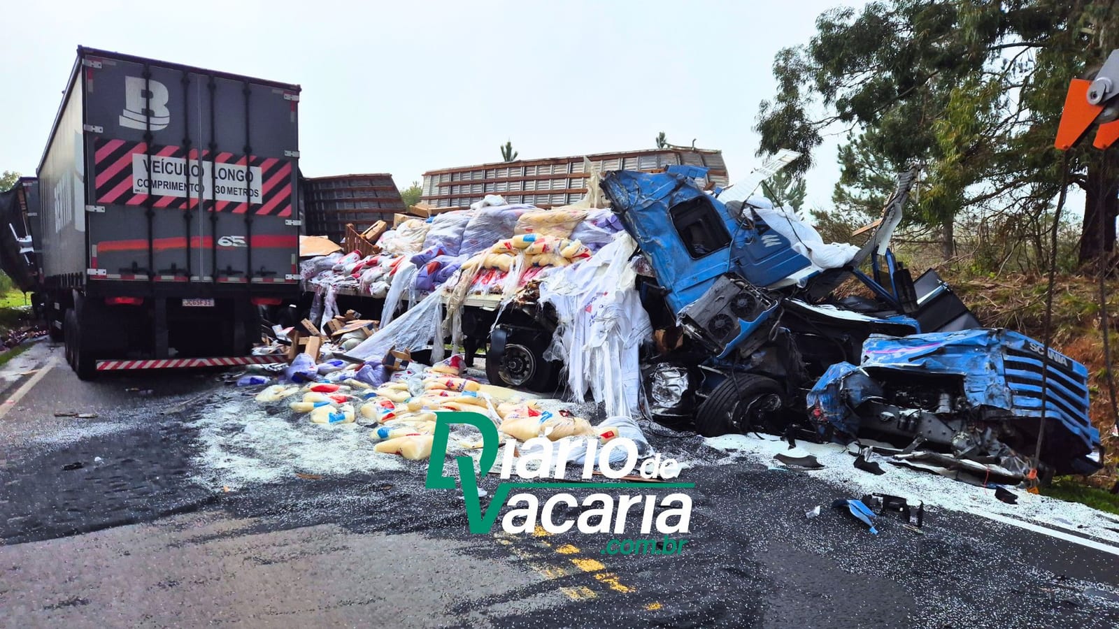 Acidente com quatro caminhões deixa dois feridos na ERS-122 em Campestre da Serra