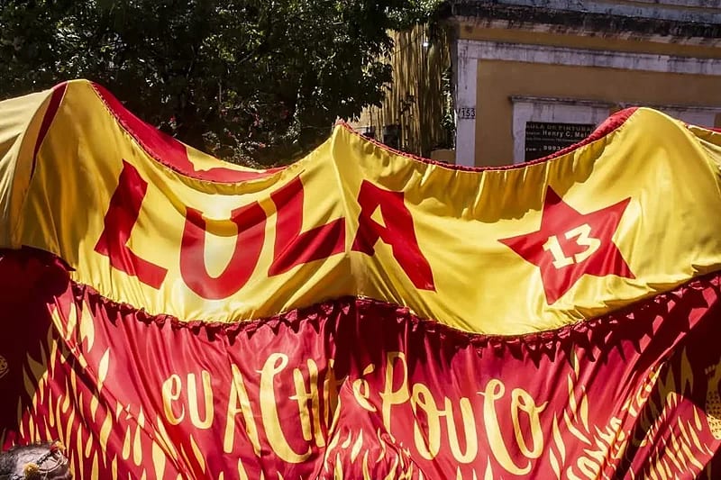 Bloco da Vitória reúne mais de 100 agremiações em Olinda em manifestação a favor da campanha de Lula