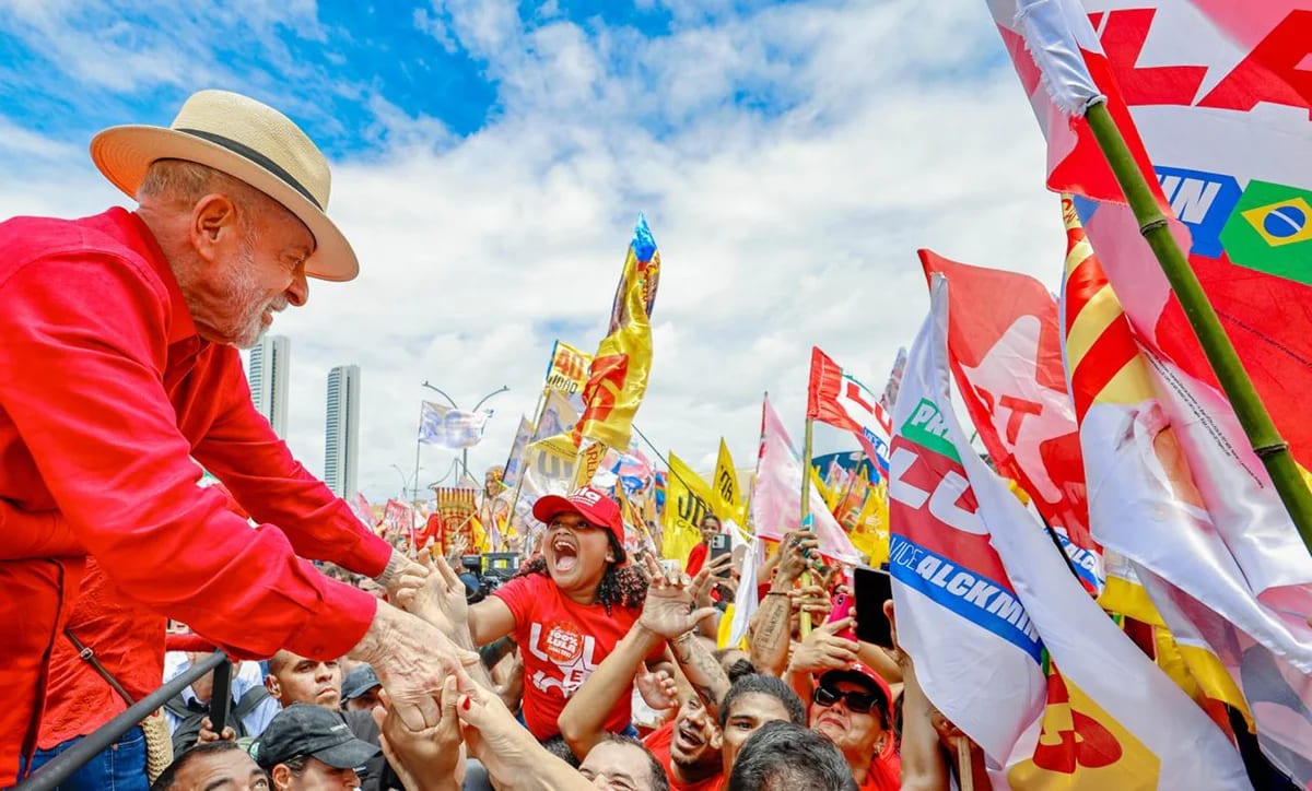 Lula conquista virada inédita no segundo turno e é reeleito para 4º mandato