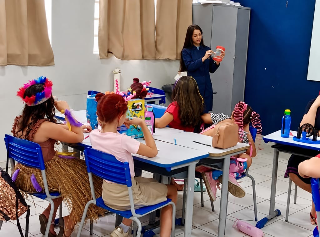 A Prefeitura promove ação de saúde bucal em escola