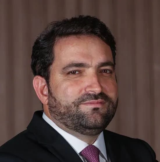 Moraes determina bloqueio de R$ 6 bilhões de Willer Tomaz e investiga elo com Flávio Bolsonaro