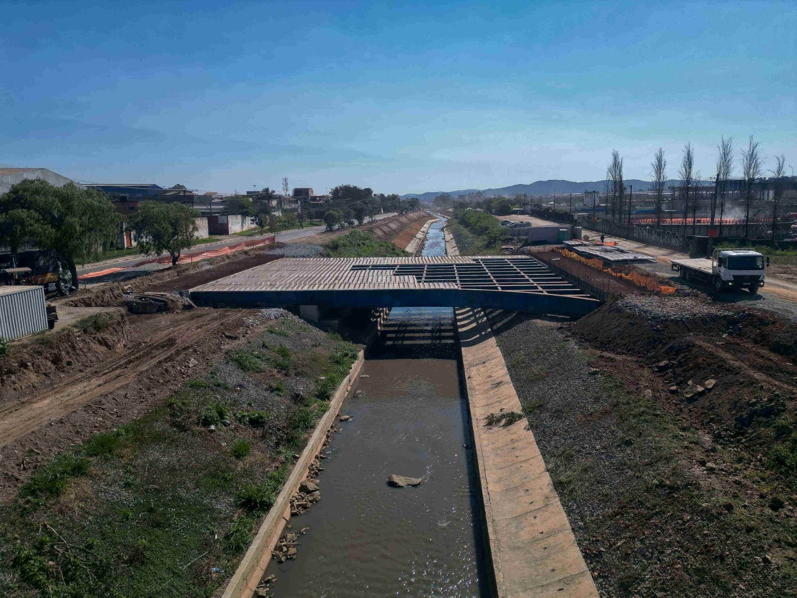 Guarulhos inicia colocação de lajes em nova ponte do Bonsucesso