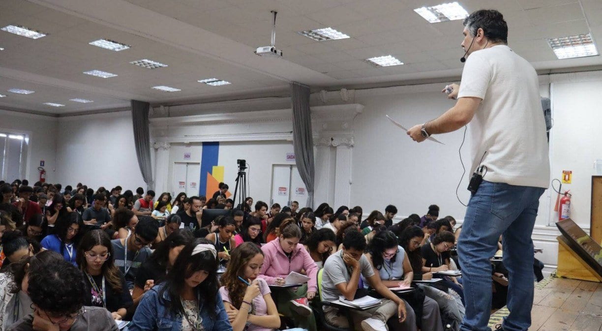 Enem 2026: Imersão gratuita prepara estudantes para Ciências da Natureza; veja como participar