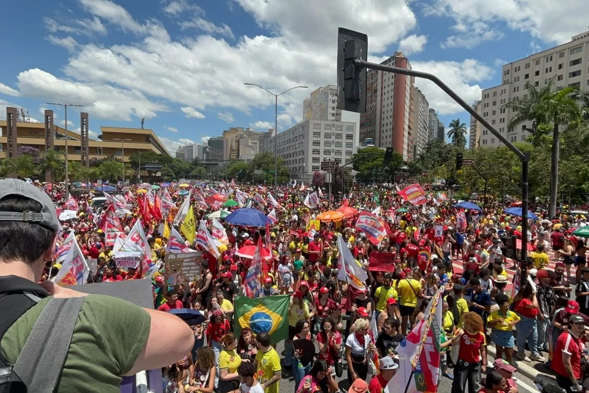 Multidão faz ato pró-Lula em BH neste domingo (18/10)