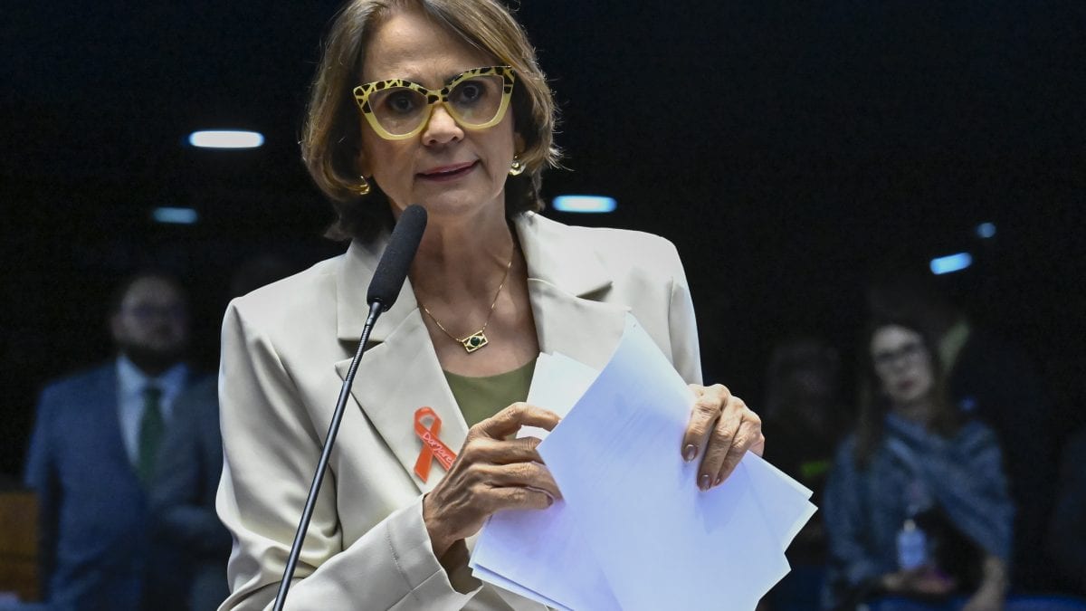 Damares Alves critica decisões de Moraes após saída de Flávio Bolsonaro do Brasil: ‘Justiça não pode seguir roteiro polí