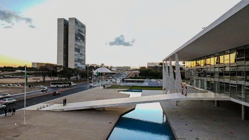 Candidatos ao Planalto têm agendas em aeroportos, debates e conferências nesta 2ª (17.ago.2026)