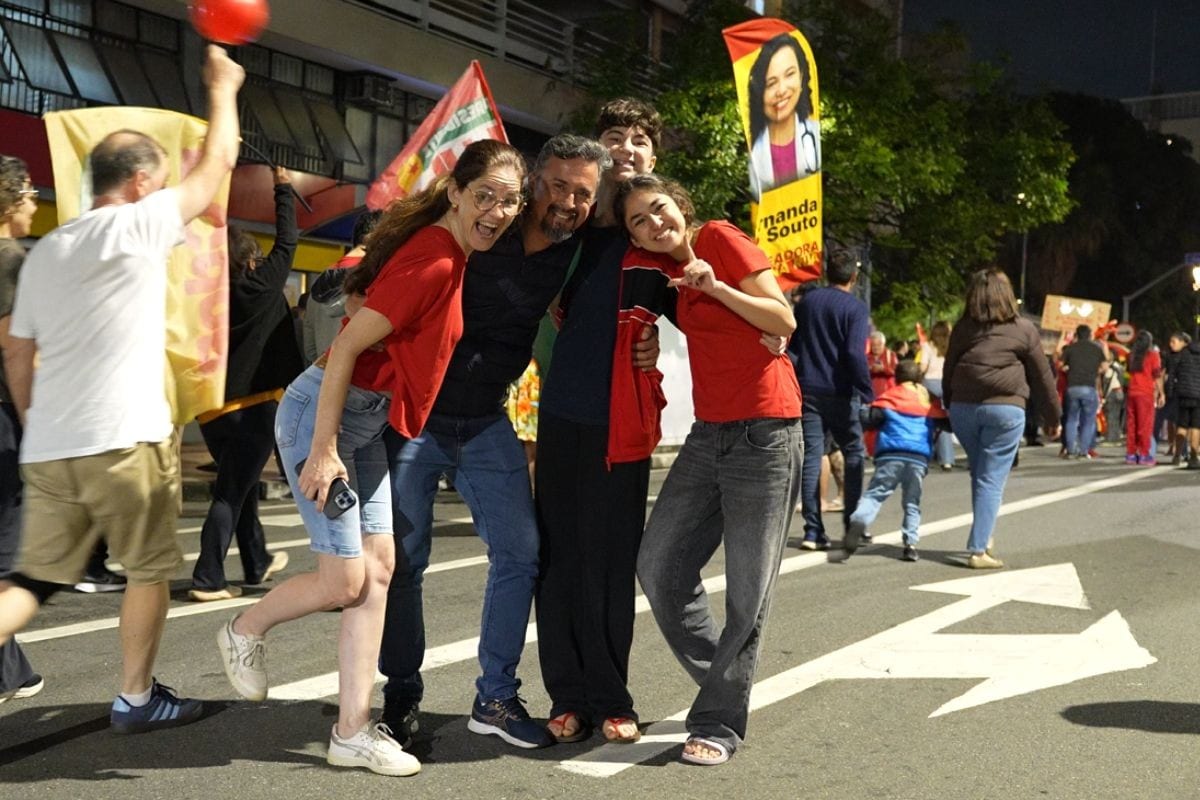 Primeiro voto, lágrimas e festa em família: eleitores de Lula celebram vitória no Centro de Campinas