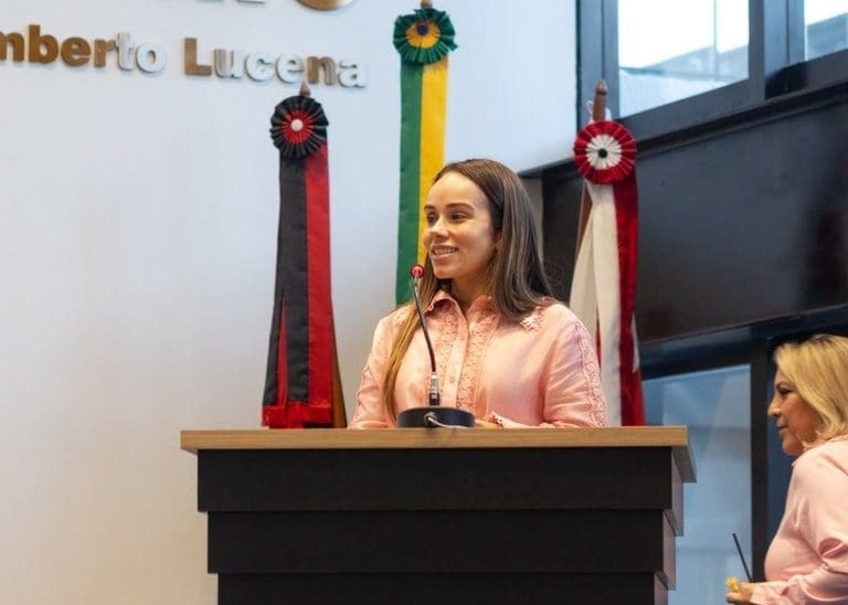 Camila Mariz homenageada em sessão solene na Câmara de João Pessoa