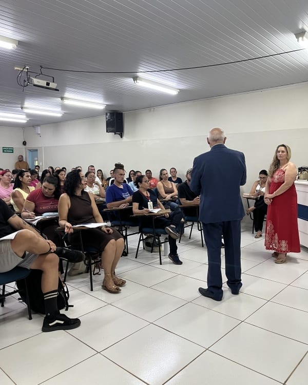 Após enquadramento de Educadores Infantis, reunião debate valorização dos Técnicos em Educação