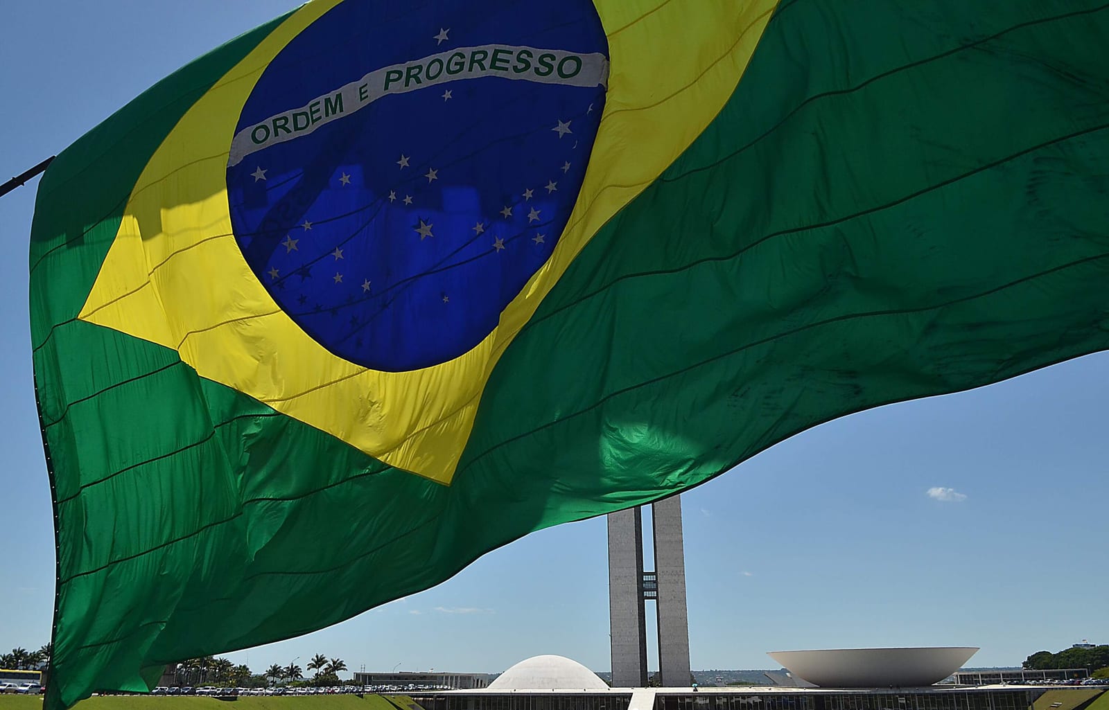 Autor classifica Brasil de "esquizofrênico" por desigualdade, impostos e corrupção