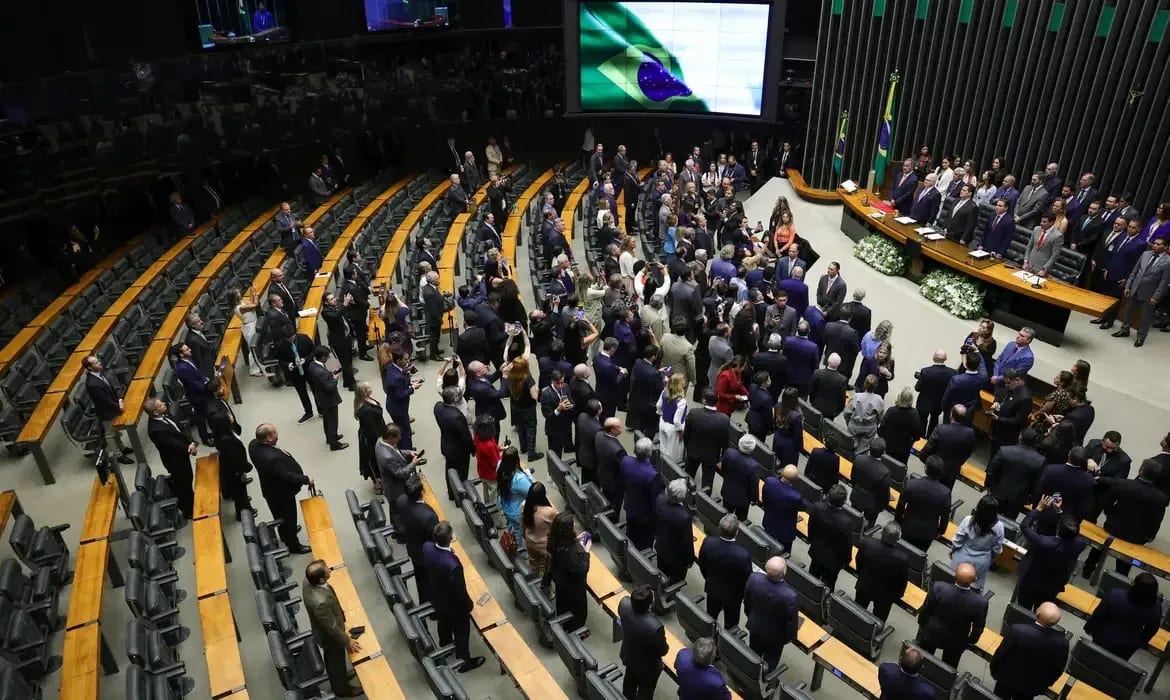 LDO de 2027 não foi votada; salário-mínimo proposto é R$ 1.717
