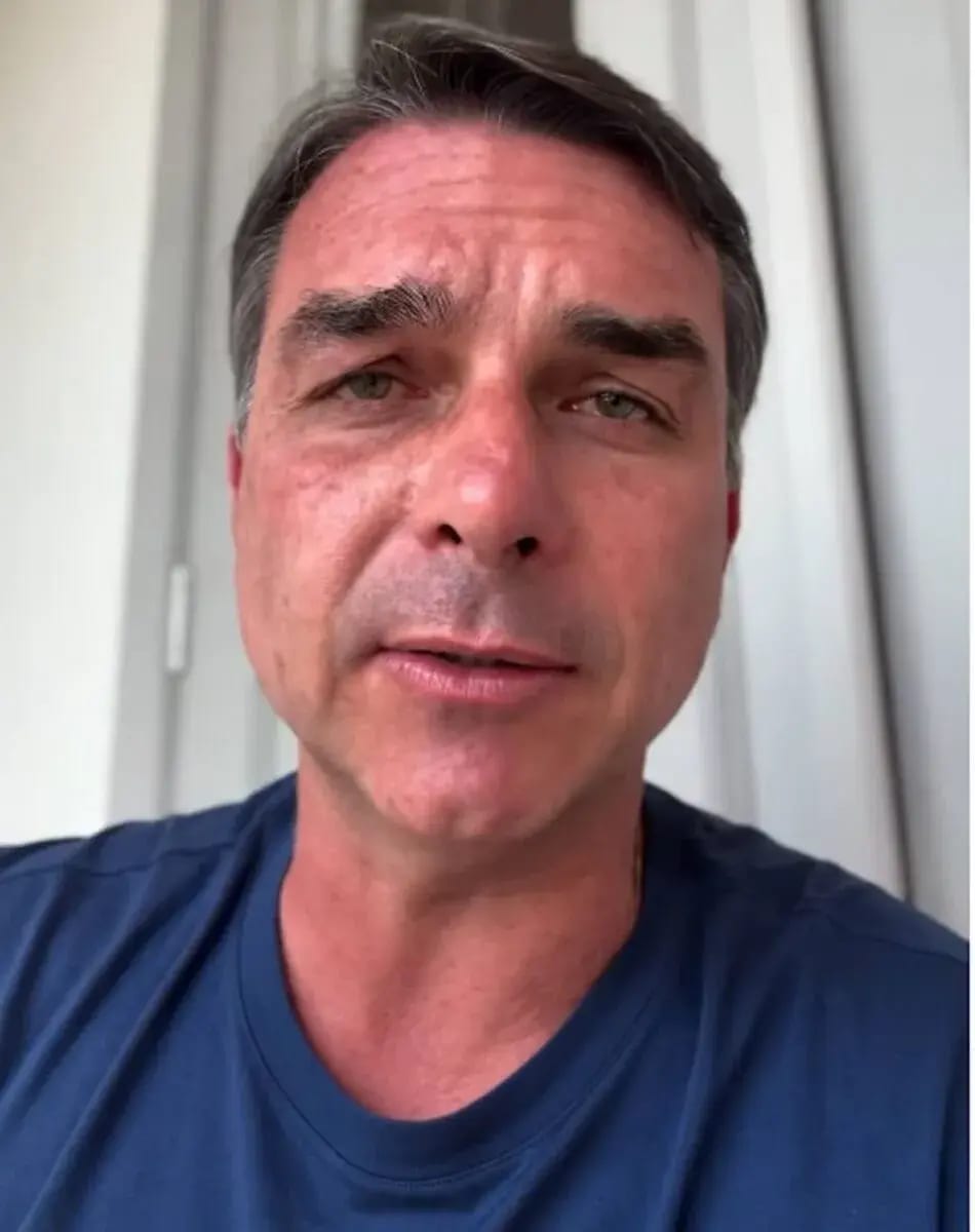 PF confirma ida de Flávio Bolsonaro aos EUA e investiga saída do Brasil