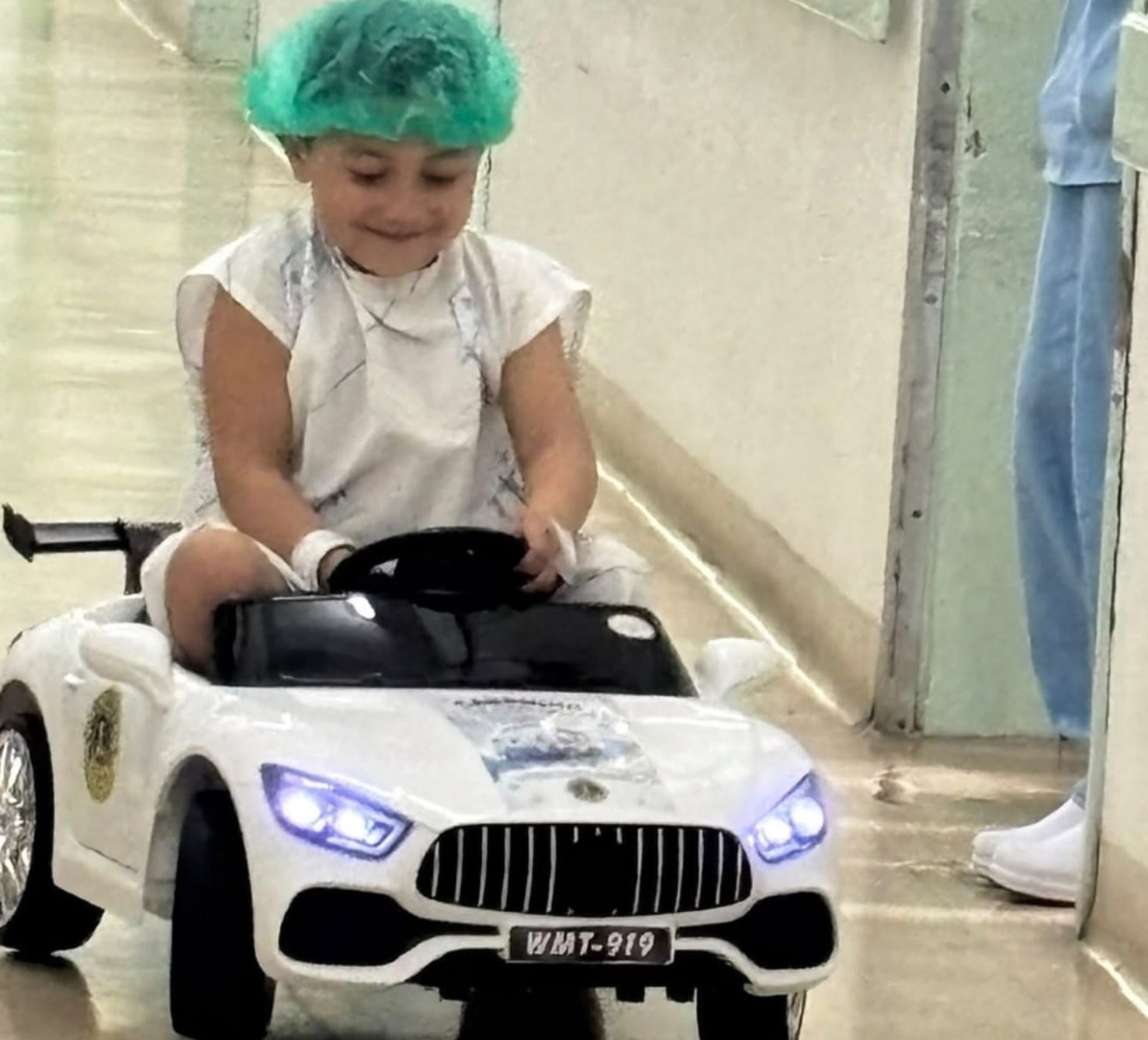 Lions Clube Alegrete Ibirapuitã realiza doação de carro elétrico infantil à Santa Casa de Alegrete