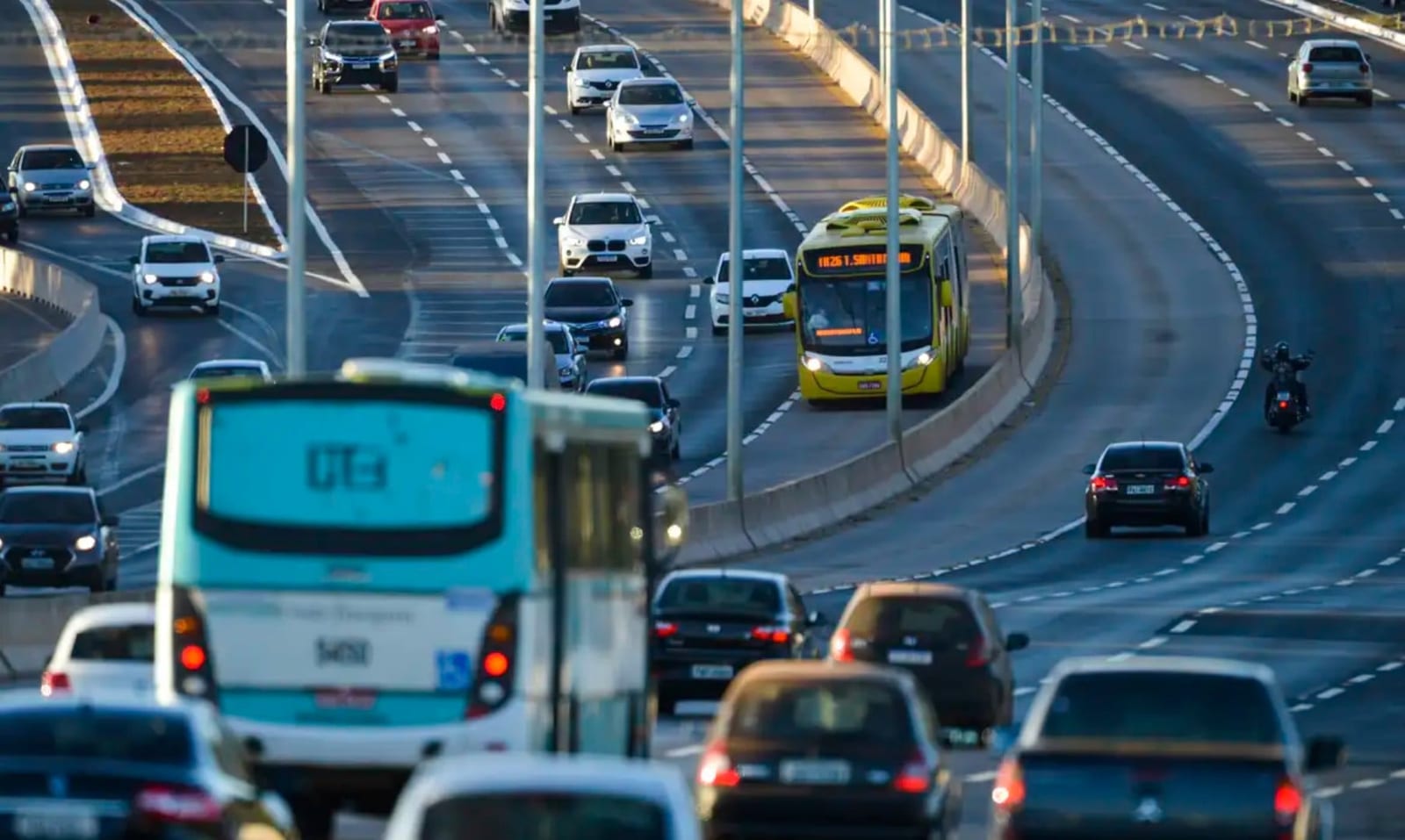 Comissão aprova crédito de até R$ 30 bi para motoristas e motociclistas