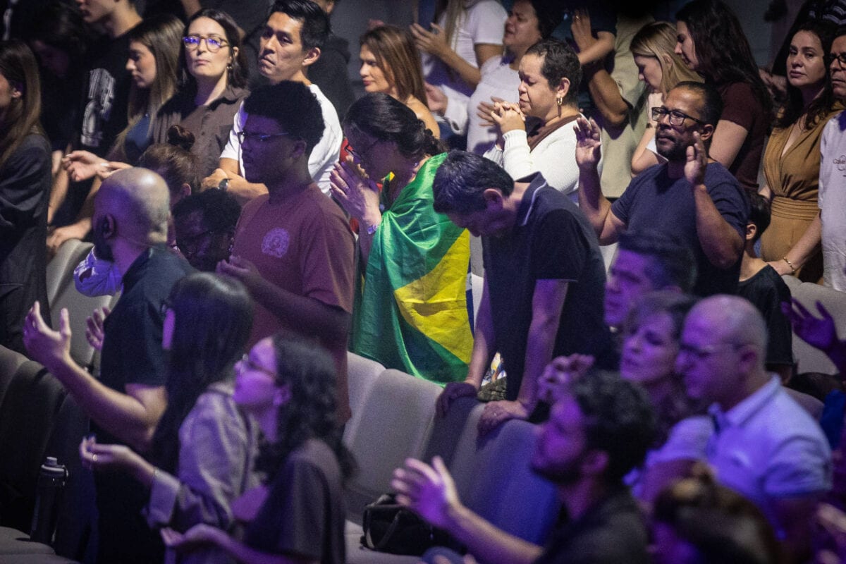 Pesquisa revela que pedido de voto em igrejas é raro