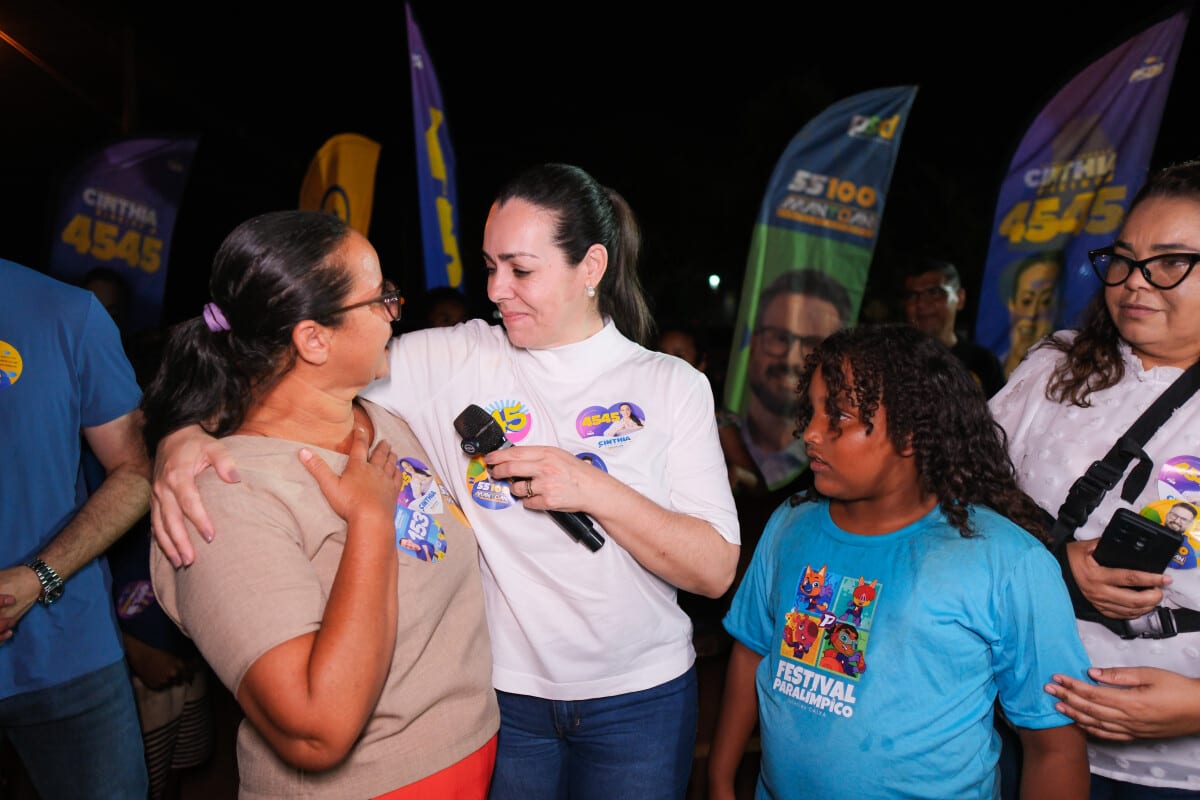 Cinthia ouve histórias da 1304 Sul e destaca legado habitacional