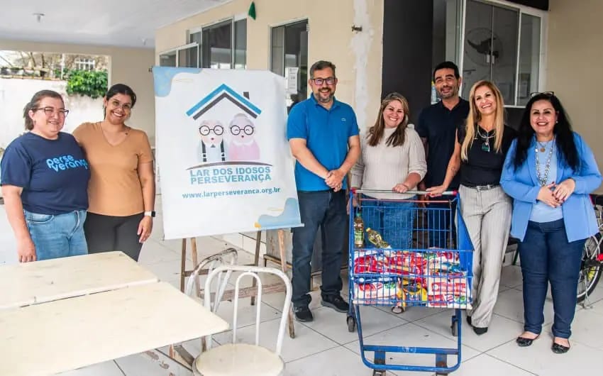 Lar dos Idosos Perseverança recebe doações de alimentos em ação social em Paranaguá