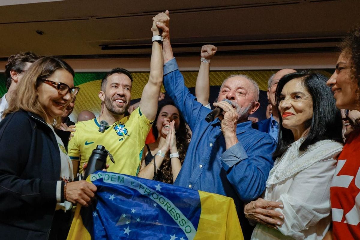 Lula diz para Janones: “Nosso Exército tem que continuar”