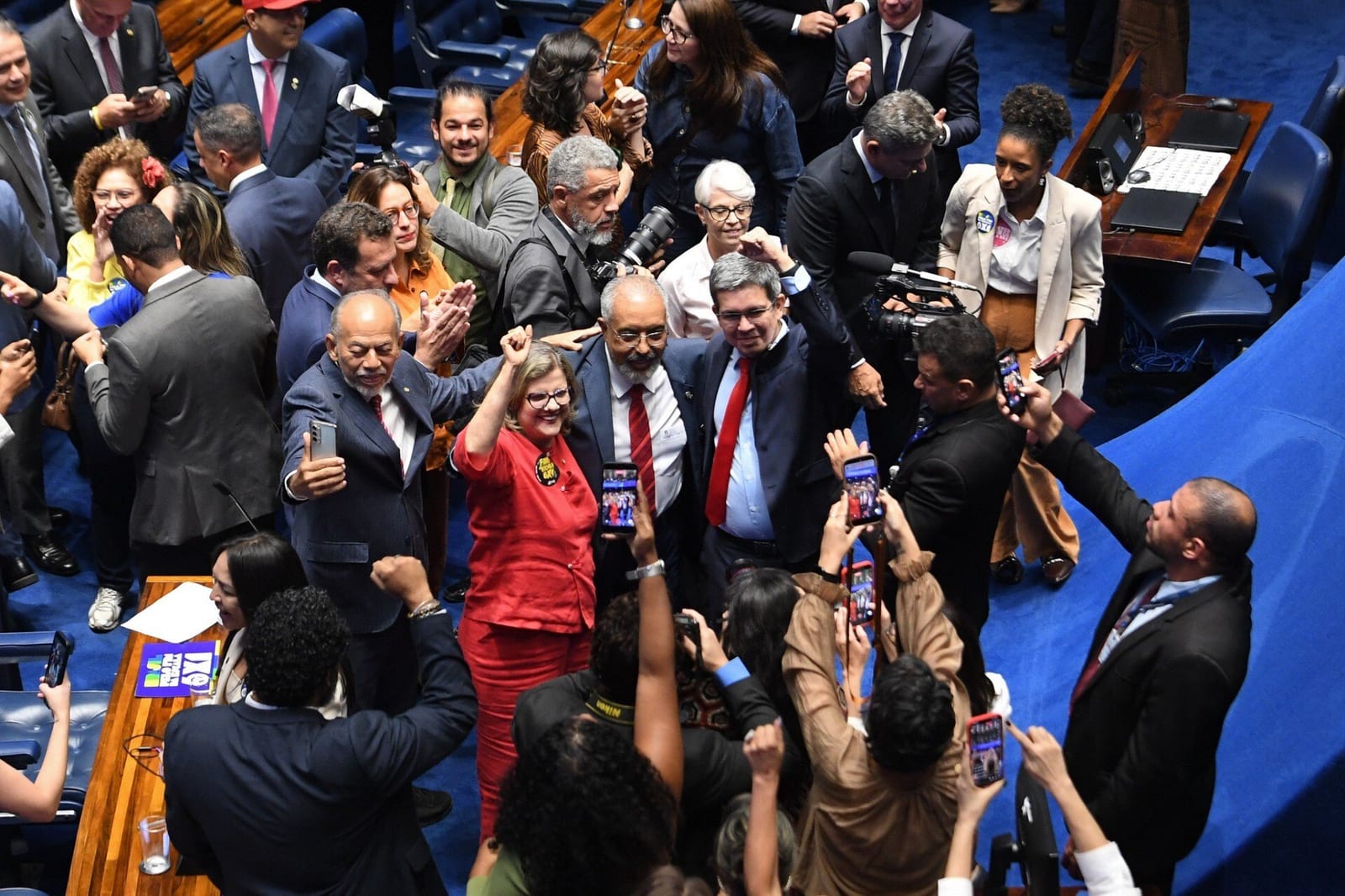 Quem fica de fora do fim da escala 6×1? Lista inclui servidor público, MEI e trabalhador de serviços essenciais
