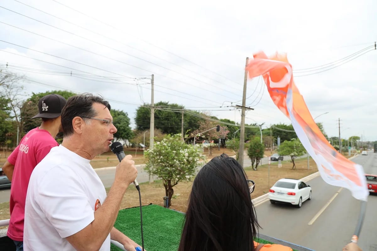 Kiko Caputo faz caravana por quatro regiões do DF na véspera do 1º turno