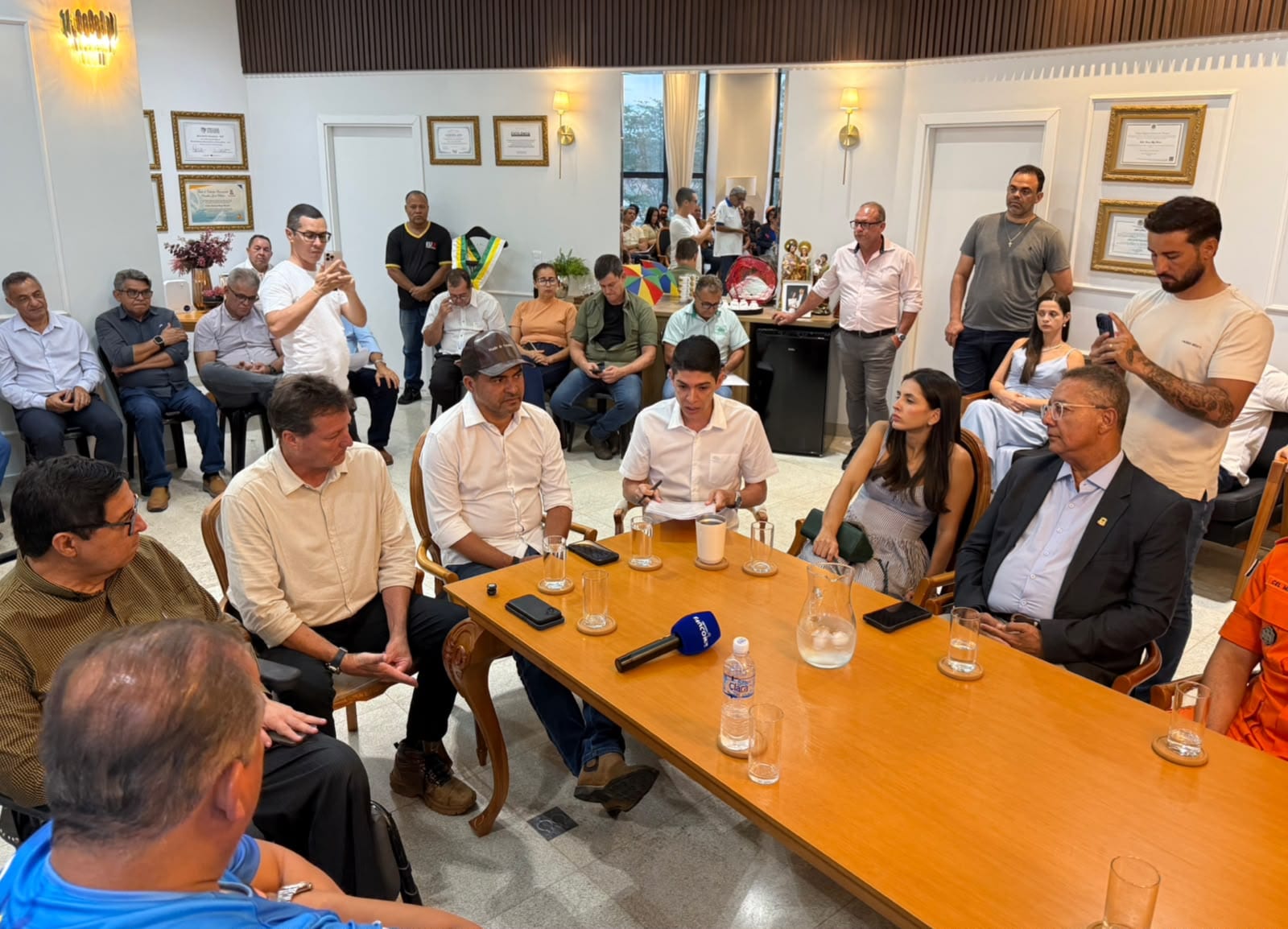 Wanderlei e prefeito Celso cobram da BRK solução imediata para falta de água