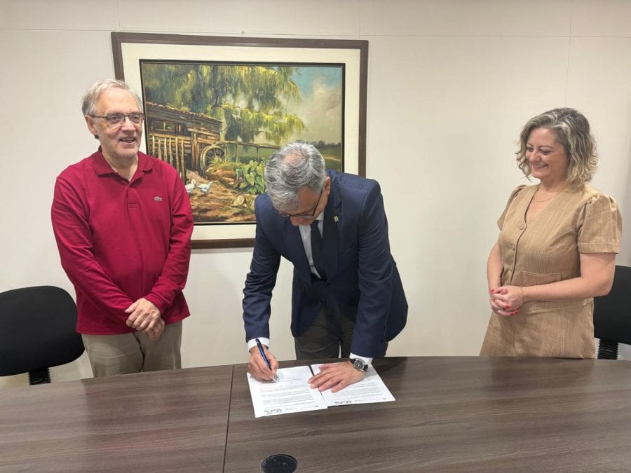 UFSC e Fundação Biblioteca Nacional assinam protocolo para desenvolvimento conjunto de ações