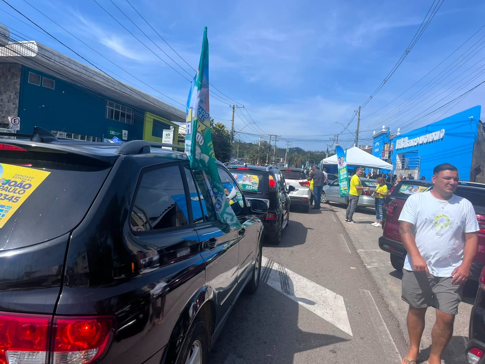 Mais de 500 carros adesivados na largada da campanha da ‘Dupla da Região’