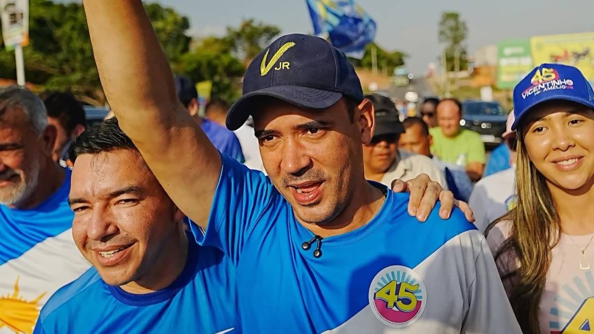 Qual cidade reverteu 1º turno e elegeu governador com quase 100% dos votos?