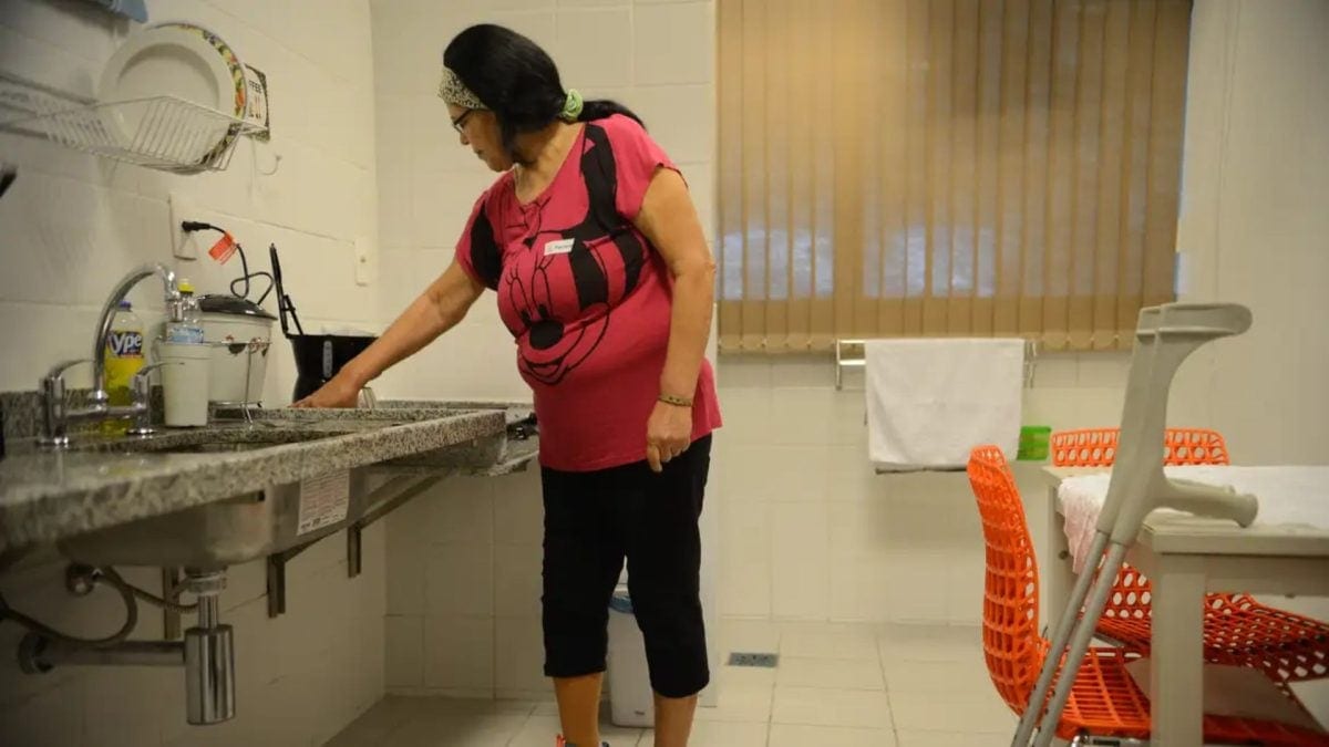 Projeto assegura aviso prévio e FGTS a domésticos após morte do patrão