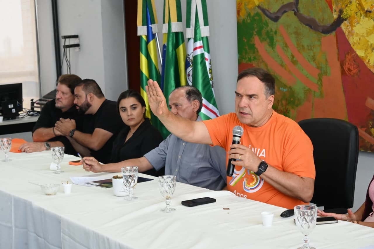 Mabel reúne vereadores para debater decisão sobre a taxa do lixo