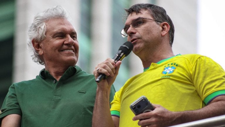 Após apoio de Caiado, Flávio Bolsonaro promete ‘mudar a Constituição’ se eleito