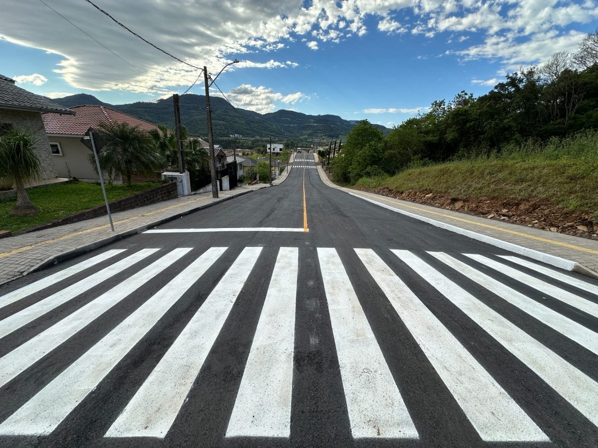 Westfália conclui pavimentação da Rua Henrique Grave