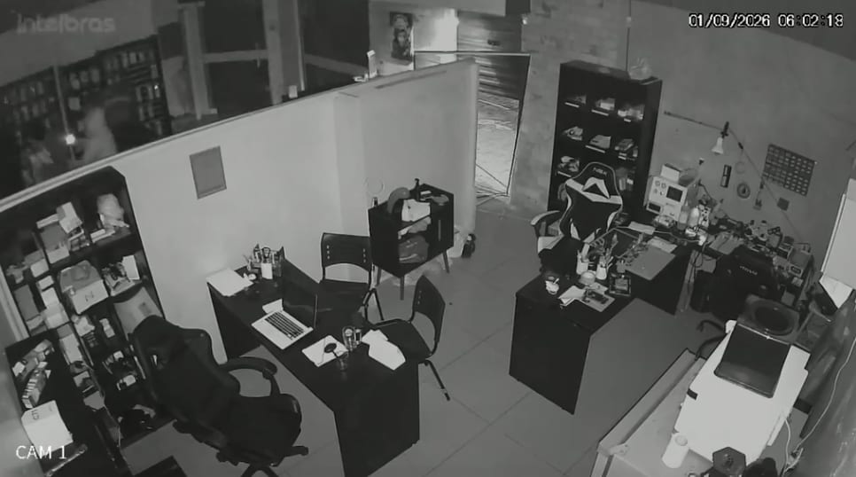 Assalto a loja de celulares no centro do Rio Grande deixa prejuízo de R$5 mil