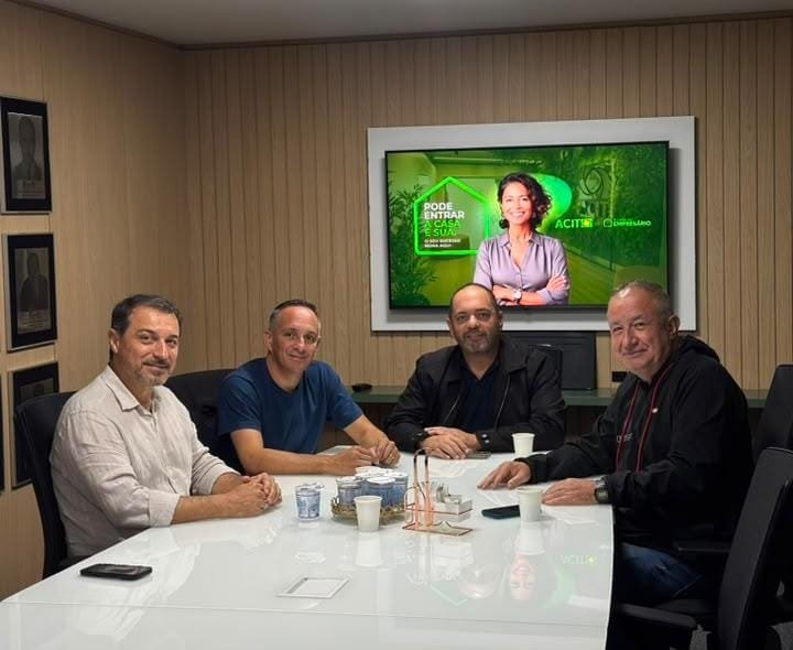 Carlos Moisés se reúne com líderes de Tubarão para discutir representatividade