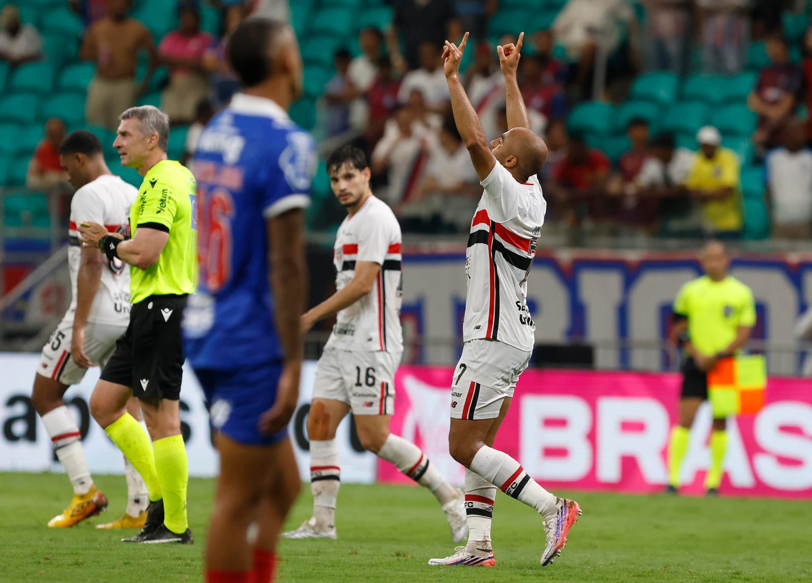 Últimas Notícias do São Paulo HOJE (30/10) – Aposentadoria, Renovação e Lesão de Lucas Moura