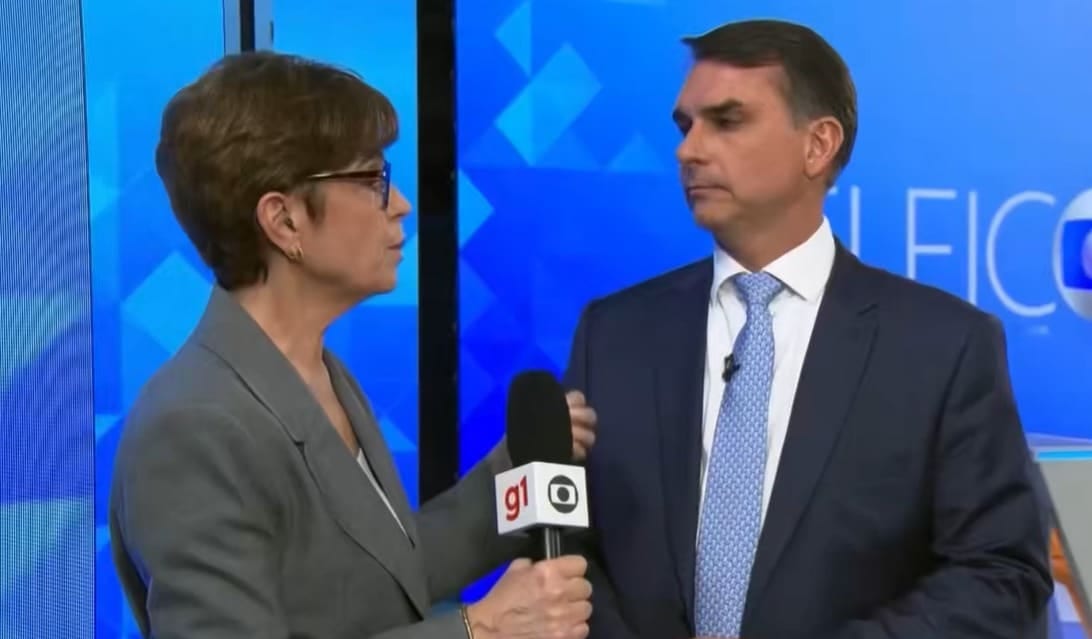 Flávio Bolsonaro é desmentido ao vivo por Renata Lo Prete