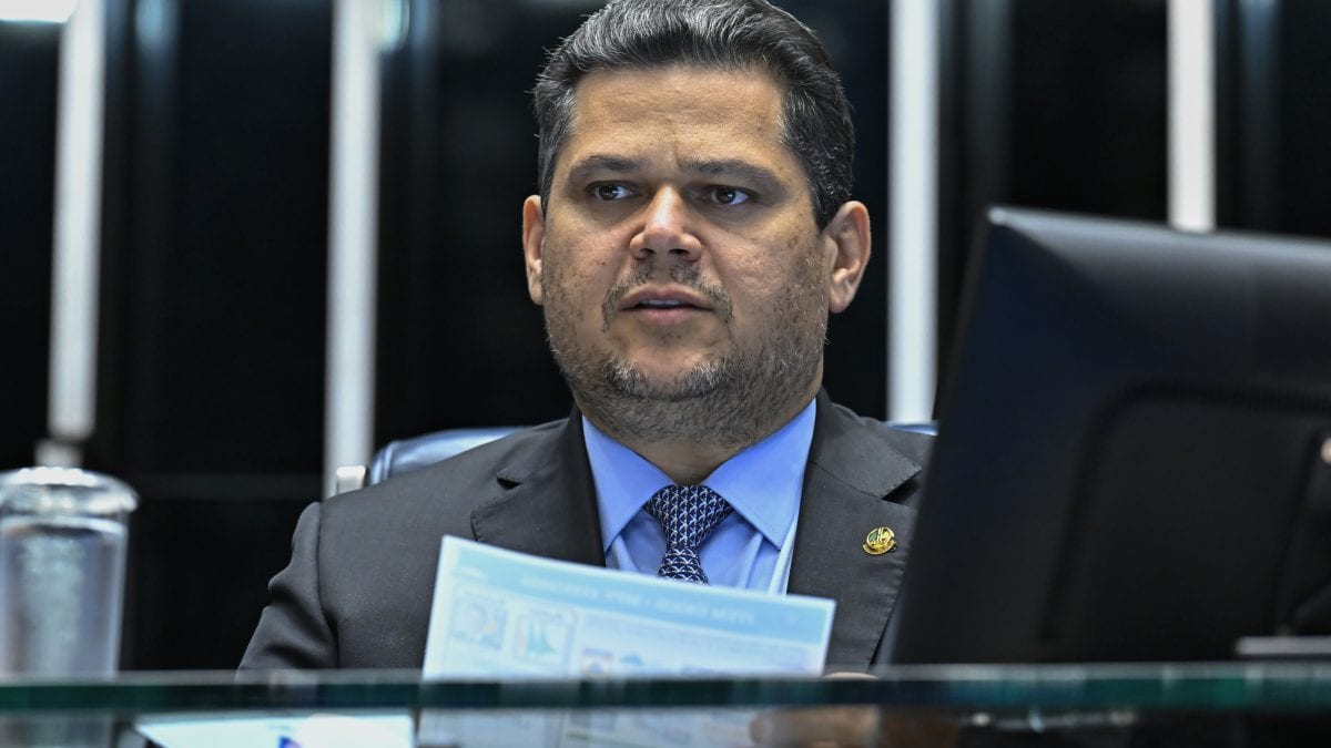 Alcolumbre adia votação do fim da escala 6×1 para depois das eleições, mas promete análise ainda em 2026