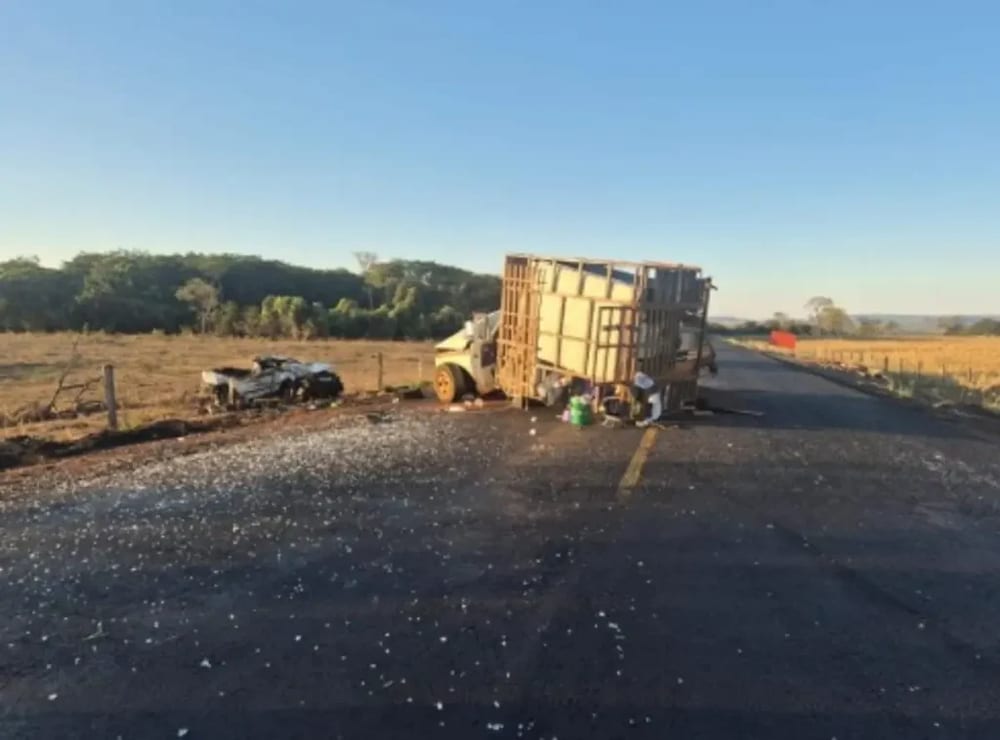 Colisão fatalMotorista morre após colisão frontal entre carro e caminhonete na GO-178, entre Itajá e Itarumã