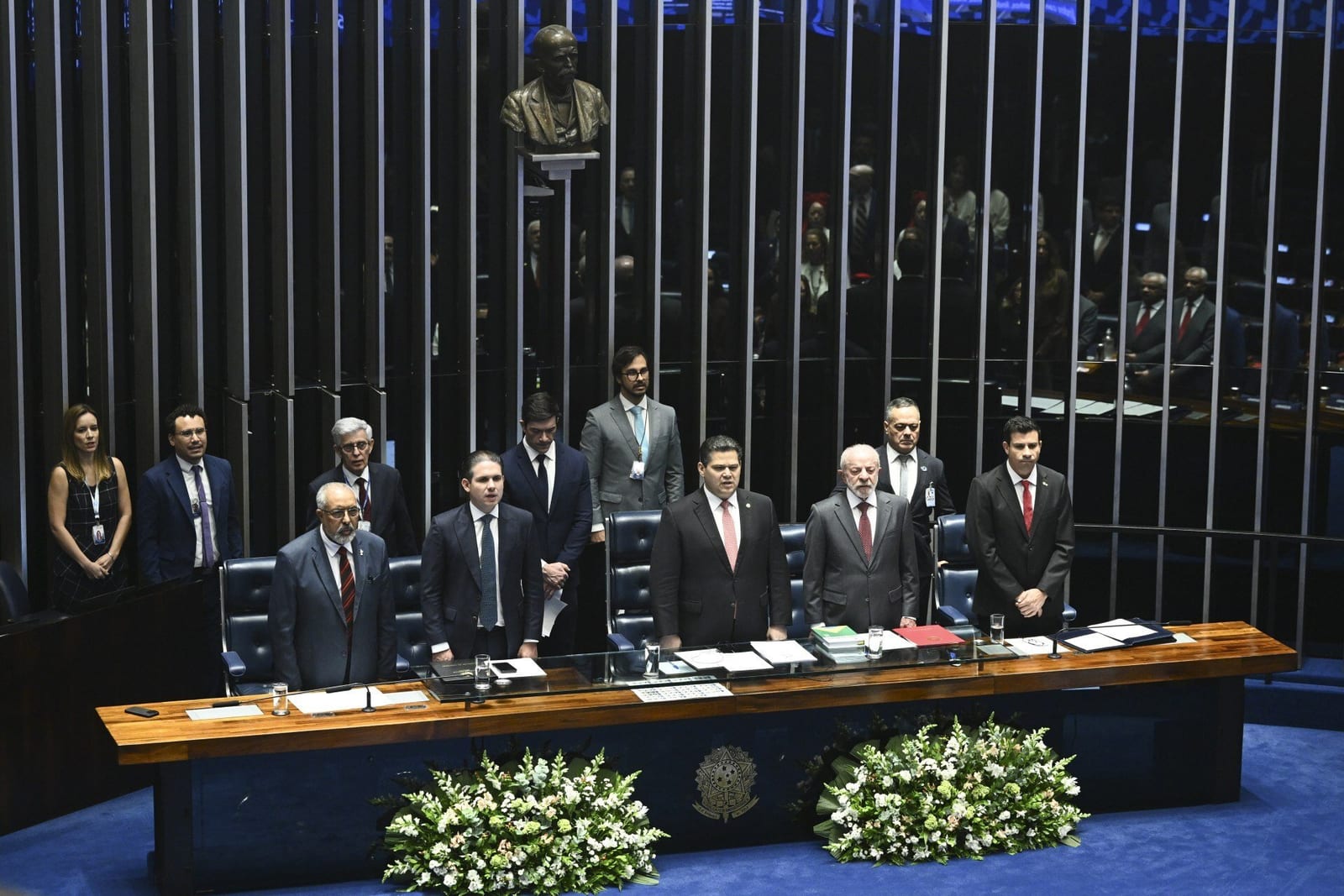 "Ouvir o coração": Presidente do Senado homenageia Paulo Paim na promulgação do fim da escala 6×1