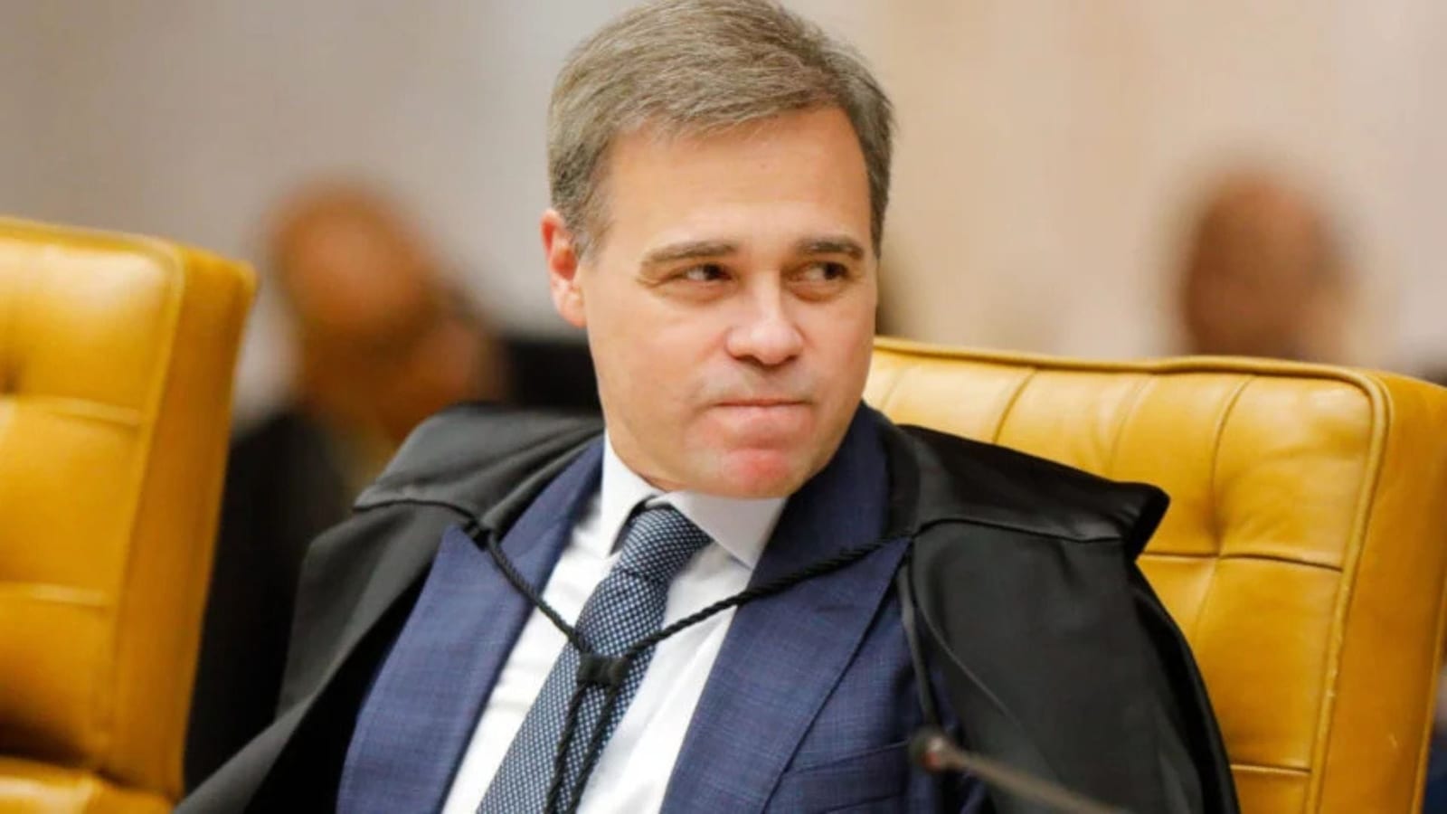 Mendonça diz que esteve com Vorcaro uma vez e que "se limitou a ouvi-lo"