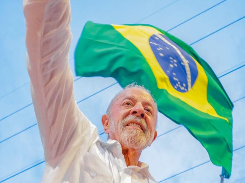 Lula vota e enaltece mobilização popular: “nunca vi nada igual”